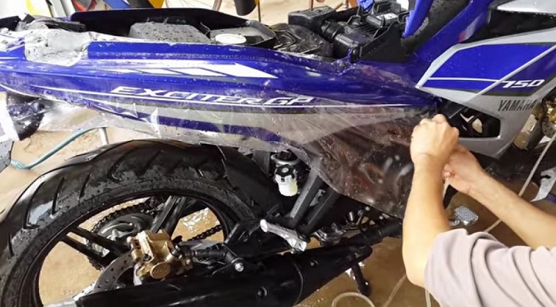 Dán keo xe exciter 150 giá bao nhiêu