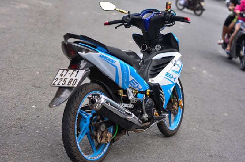 tem xe exciter 135 xanh trắng