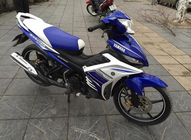 tem xe exciter 135 xanh trắng